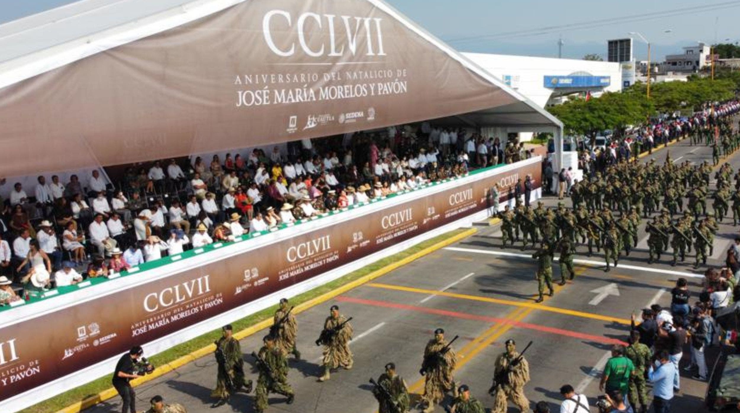 Encabeza Cuauhtémoc Blanco en Cuautla desfile por
